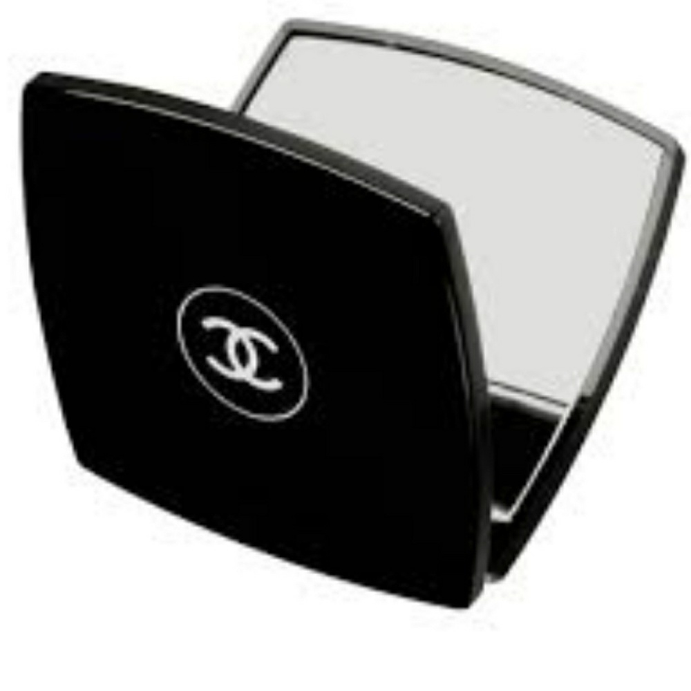 CHANEL compact mirror with original velvet case